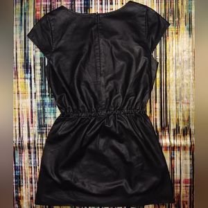 Literature noir leather skirts